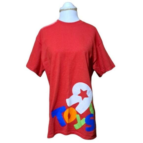 Toys RUs Employee Staff Uniform T Shirt GPS Guru for Play Stuff Men's Medium Red - Picture 6 of 7